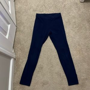 I am selling these leggings 🤍